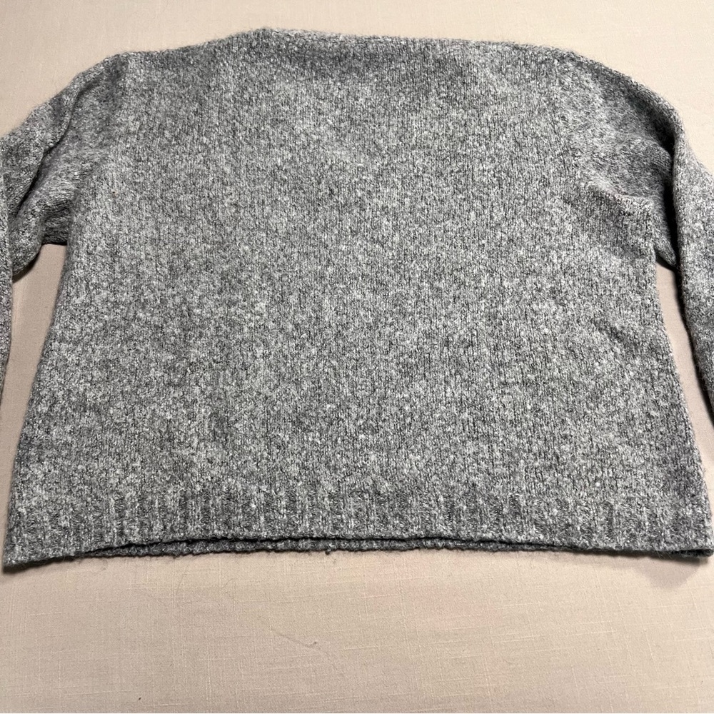 Women’s Gray Cable Knit V-Neck Sweater Size Large Cozy Chunky Knit Pullover - Picture 12 of 12